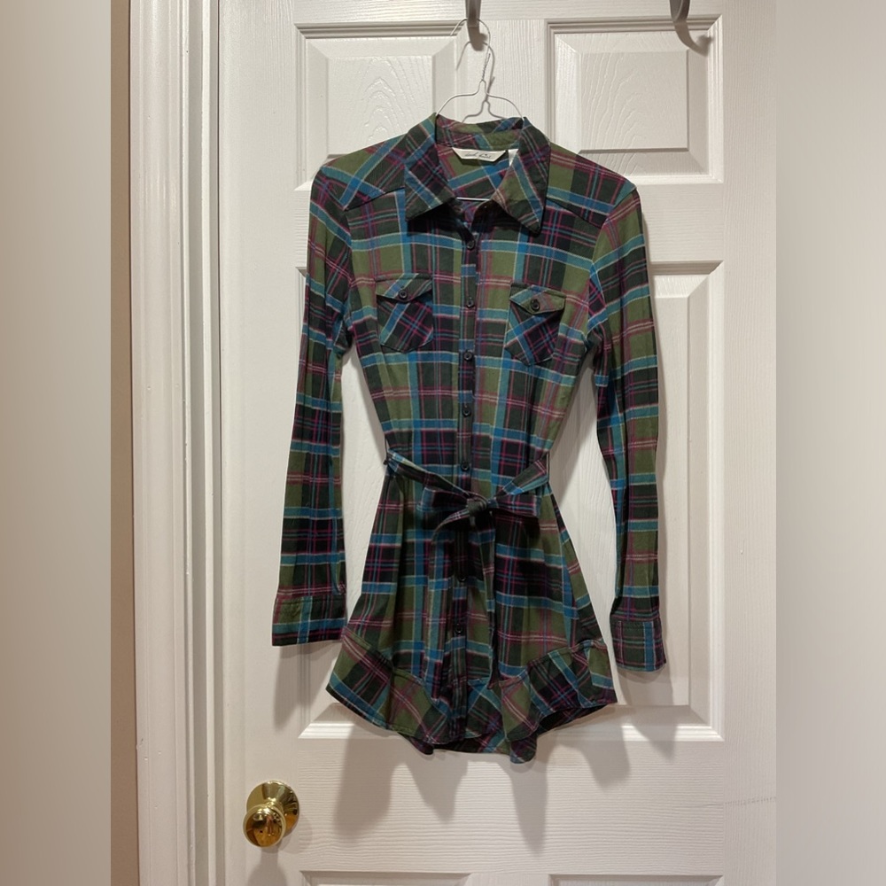 Adorable Plaid flannel shirt/minidress belt curved ruffle hem chest pockets